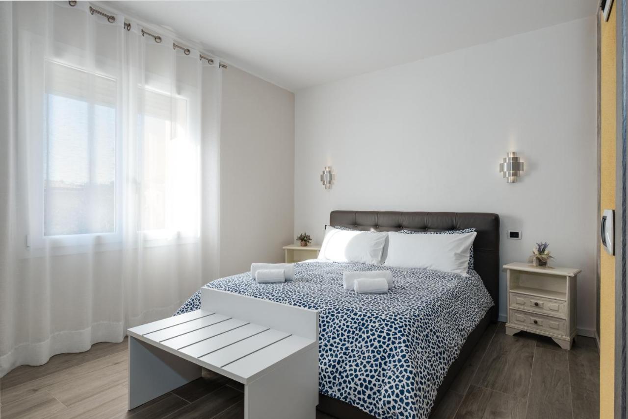 The White Building - Rooms Costermano Bagian luar foto