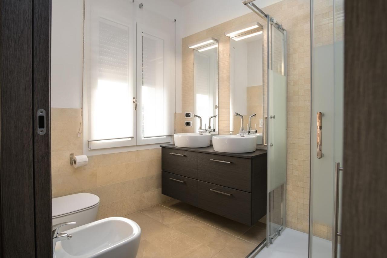 The White Building - Rooms Costermano Bagian luar foto